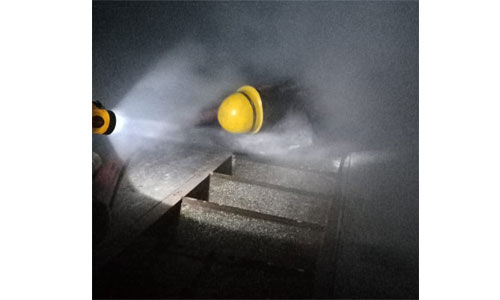 नरेला की जूते-चप्पल की फैक्टरी में लगी भीषण आग नरेला की जूते-चप्पल की फैक्टरी में लगी भीषण आग