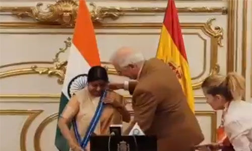 सुषमा स्वराज स्पेन के ग्रैंड क्रॉस ऑफ द ऑर्डर ऑफ सिविल मेरिट से सम्मानित