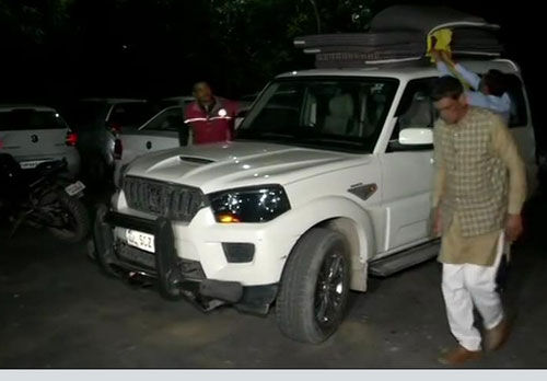 आप विधायक को आयकर विभाग के अधिकारियों ने 2.56 करोड़ के साथ पकड़ा आप विधायक को आयकर विभाग के अधिकारियों ने 2.56 करोड़ के साथ पकड़ा