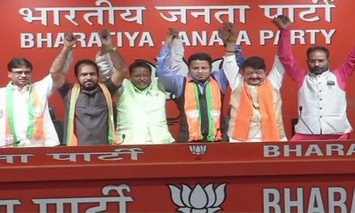 तृणमूल सांसद अनुपम हाजरा समेत कांग्रेस और माकपा के दो विधायक भाजपा में शामिल तृणमूल सांसद अनुपम हाजरा समेत कांग्रेस और माकपा के दो विधायक भाजपा में शामिल