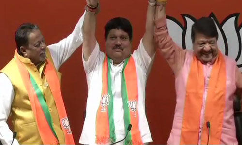 तृणमूल कांग्रेस के एक और विधायक अर्जुन सिंह भाजपा में शामिल