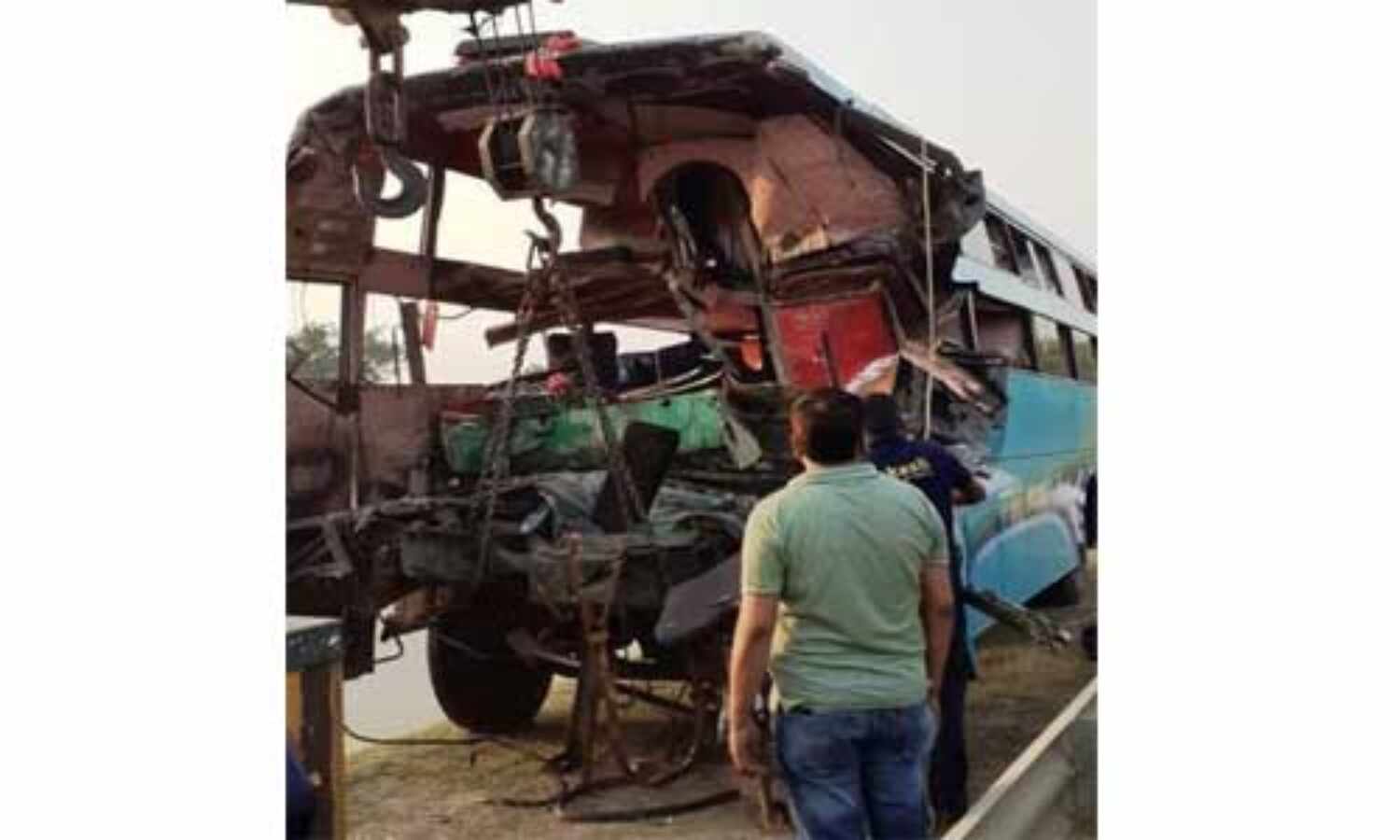 उत्तर प्रदेश : यमुना एक्सप्रेस-वे पर ट्रक से टकराई बस, आठ की मौत और 30 से अधिक घायल उत्तर प्रदेश : यमुना एक्सप्रेस-वे पर ट्रक से टकराई बस, आठ की मौत और 30 से अधिक घायल