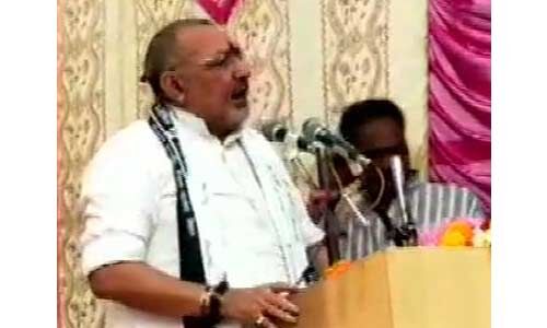 दास भाव में जीते हैं दिग्विजय : गिरिराज सिंह