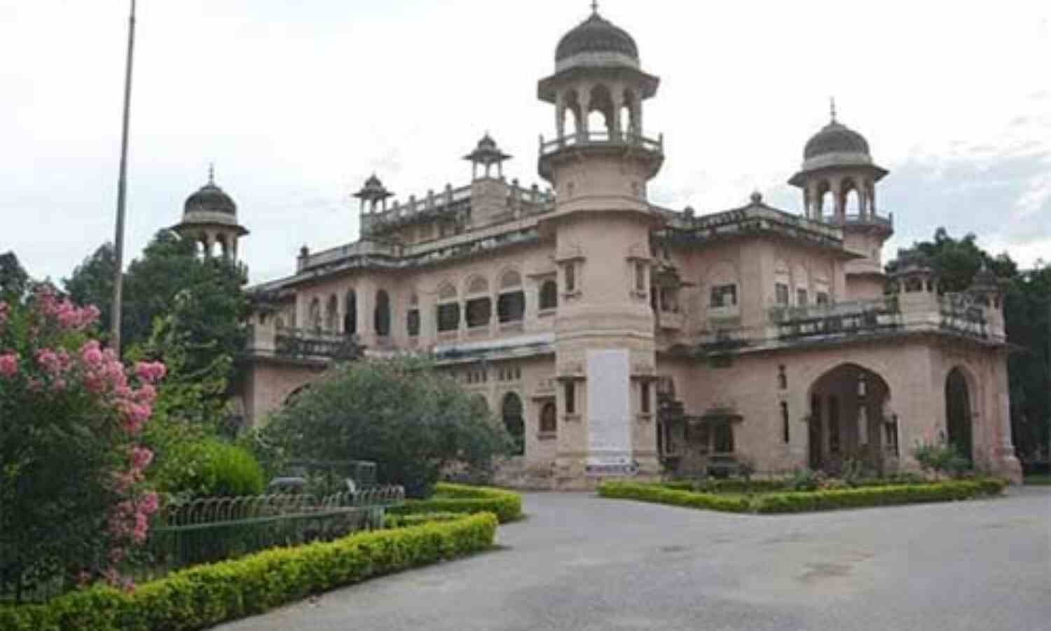 इलाहाबाद विश्वविद्यालय : बीए तृतीय हिन्दी व उर्दू की परीक्षा अब 17 अप्रैल को