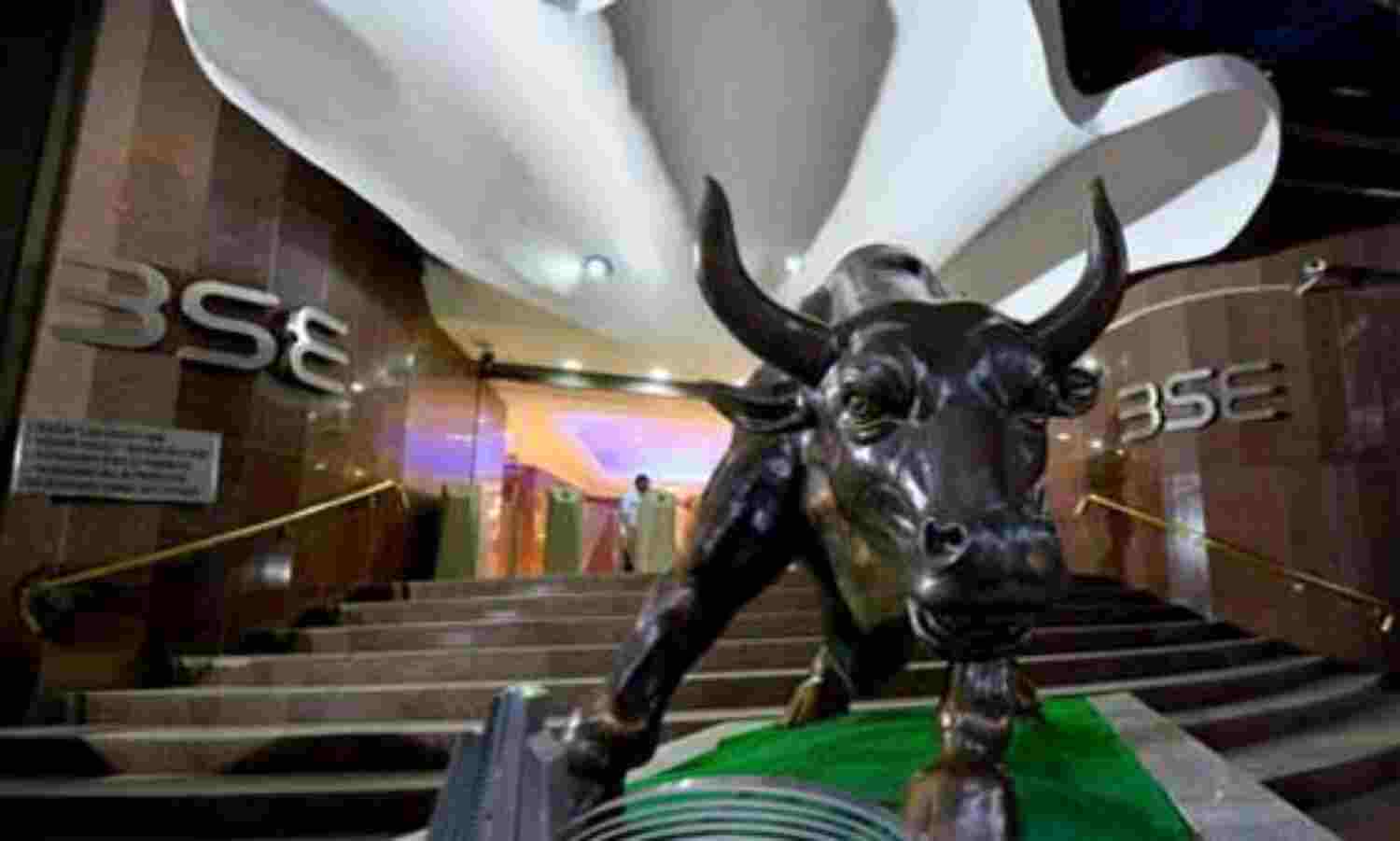 1054 अंकों के उछाल के साथ खुला सेंसेक्स, निफ्टी ने 330 अंकों की तेजी के साथ की शुरुआत