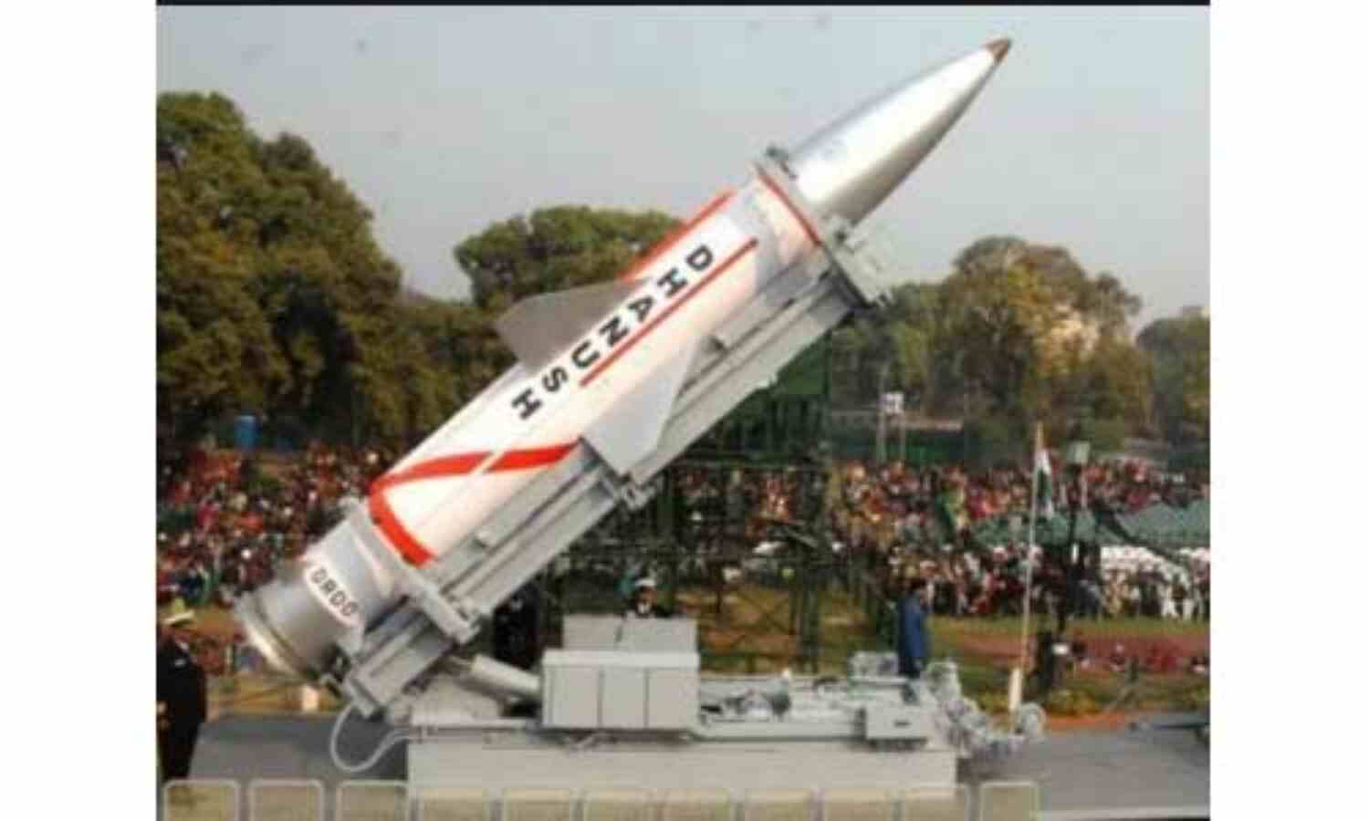 दुश्मन के छक्के छुड़ाएगी धनुष