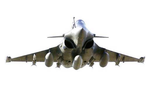 भारतीय वायुसेना ने की चाक-चौबंद तैयारी, लद्दाख में राफेल और मिराज ने भरी उड़ान