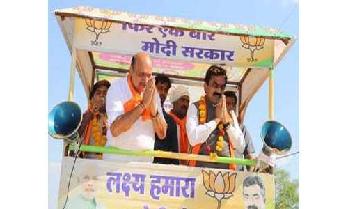 मोदी जी ने प्रधानमंत्री बनने के बाद देश में करिश्माई कार्य किये : राकेश सिंह