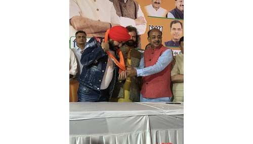 भाजपा में शामिल हुए पंजाबी गायक दलेर मेहंदी