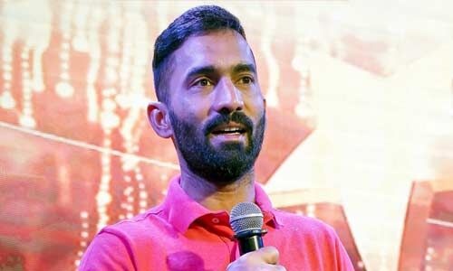 दिनेश कार्तिक ने आंद्रे रसेल के साथ हुए विवाद पर कहा - वह मुझसे खुश नहीं