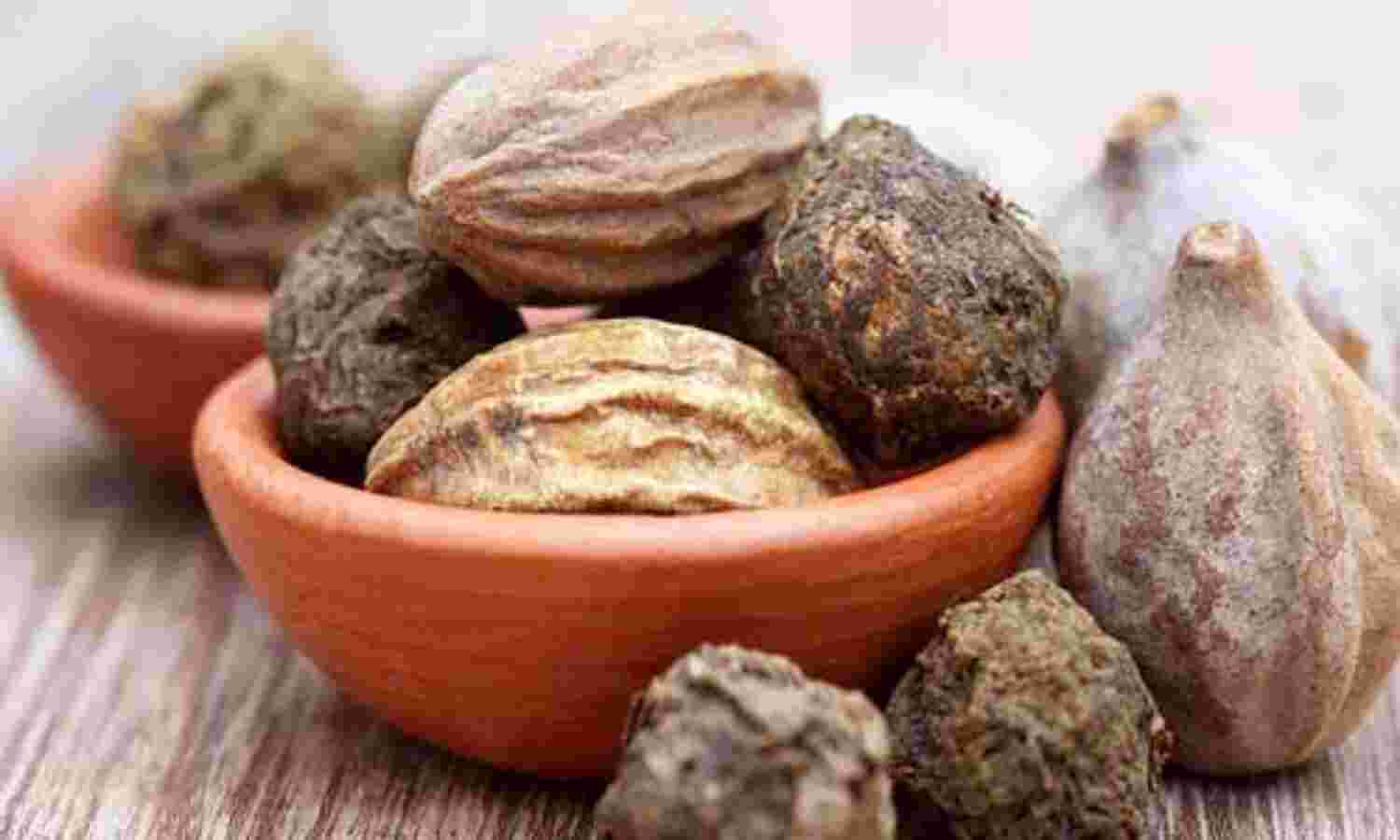 इन बीमारियों में फायदा करता है त्रिफला, जानें