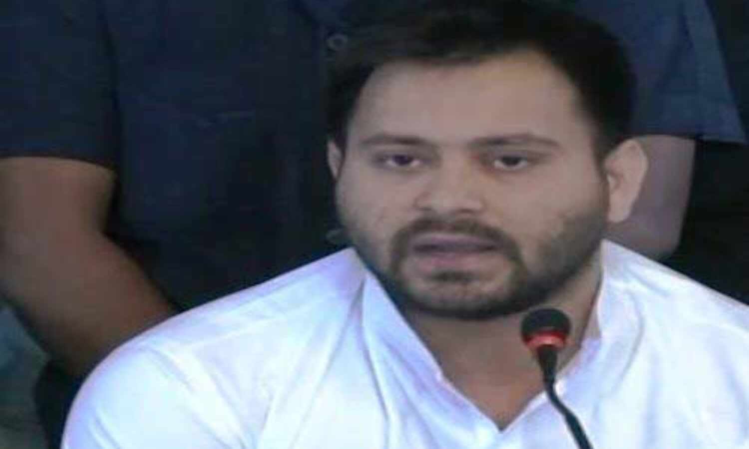 बिहार : अब राजद विधायकों ने तेजस्वी से नेता प्रतिपक्ष पद से की इस्तीफे की मांग