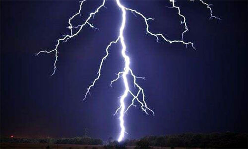 आंधी-बारिश से तबाही, UP में 25 से ज्यादा लोगों की मौत