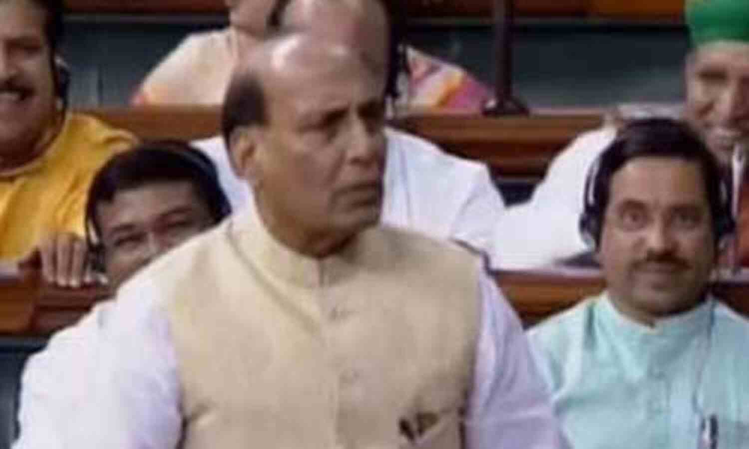 राजनाथ बोले - राहुल के बाद ही इस्तीफों का दौर, सरकार गिराने का आरोप गलत