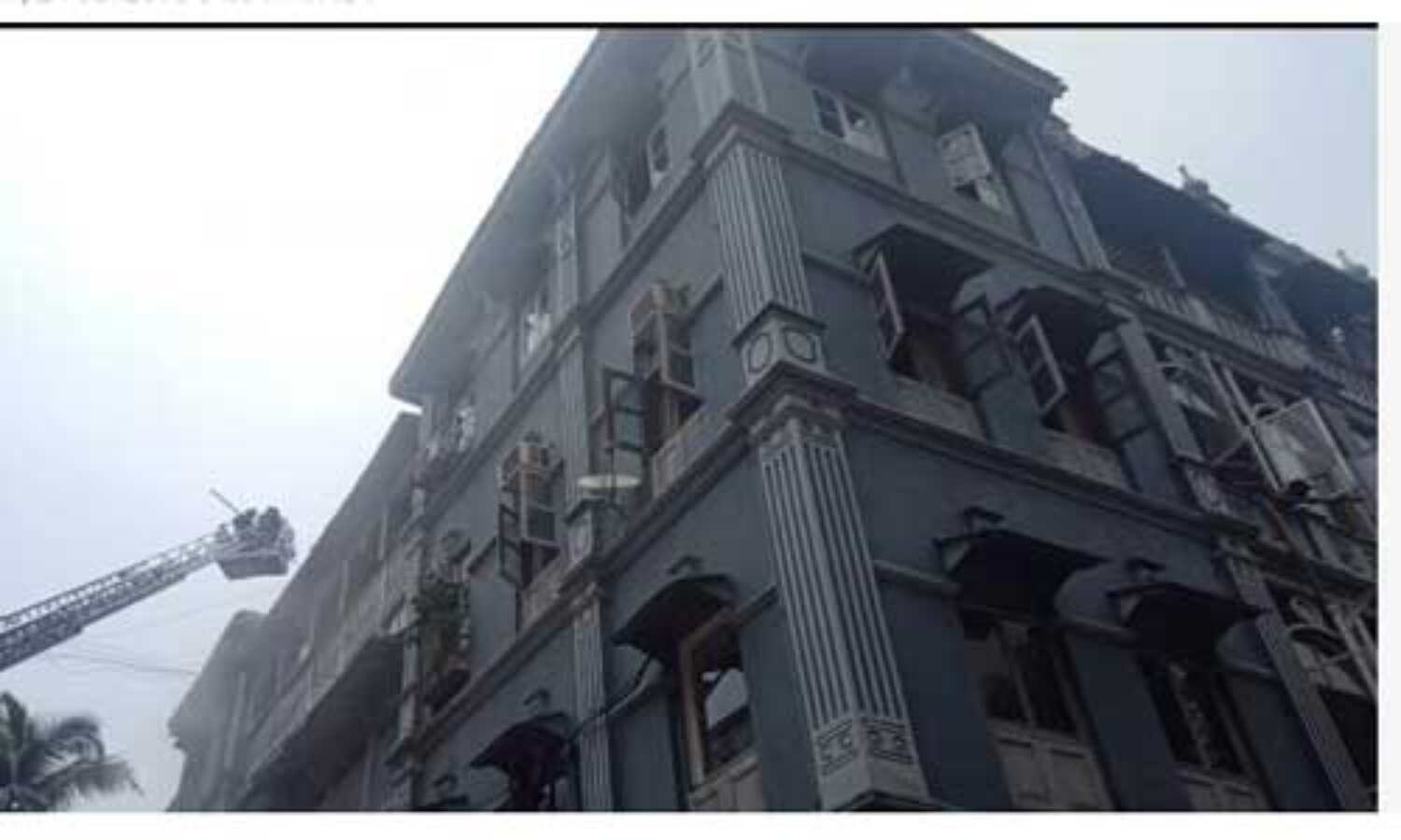 ताज होटल के पास एक बिल्डिंग में लगी आग