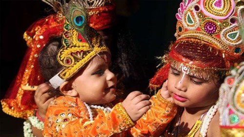 उमंग और उत्साह से मनाएं जन्माष्टमी त्यौहार उमंग और उत्साह से मनाएं जन्माष्टमी त्यौहार