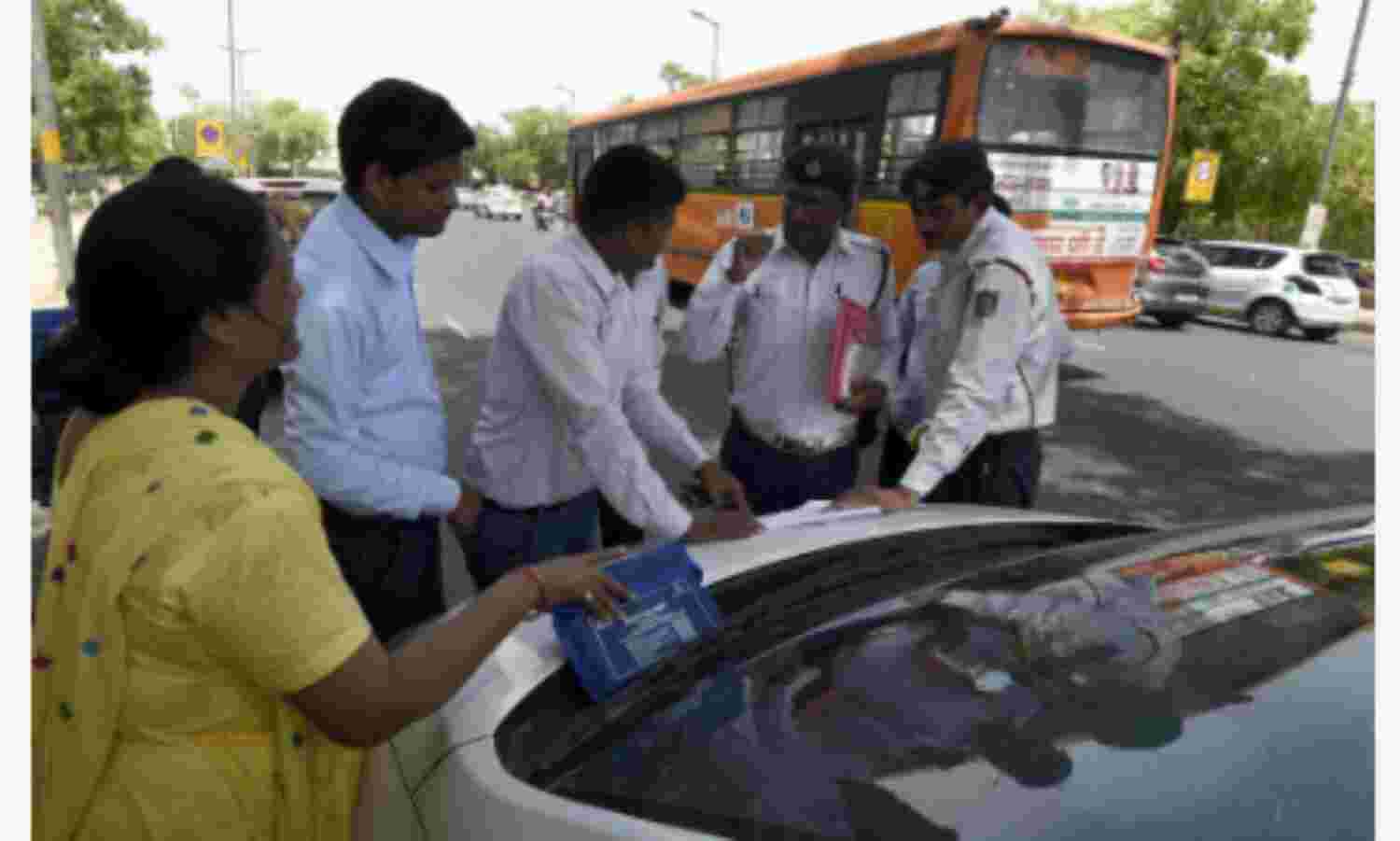 मोटर व्हीकल एक्ट से बढ़ता विवाद