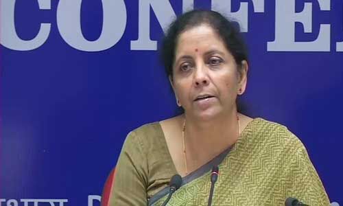 बैंकों के साथ की नकदी की स्थिति की समीक्षा : वित्त मंत्री निर्मला सीतारमण