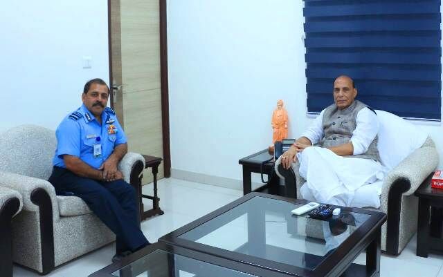 चार माह पहले ही ग्वालियर आए थे नए वायुसेना प्रमुख भदौरिया, वायुनगर में रहते है मां -पिता चार माह पहले ही ग्वालियर आए थे नए वायुसेना प्रमुख भदौरिया, वायुनगर में रहते है मां -पिता