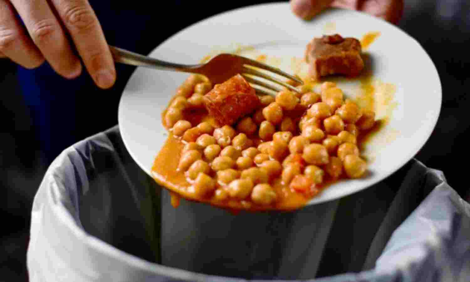 कोविड सेंटर में घटिया भोजन, किसी ने नहीं खाया, बिस्कुट खाकर दिन गुजारा!