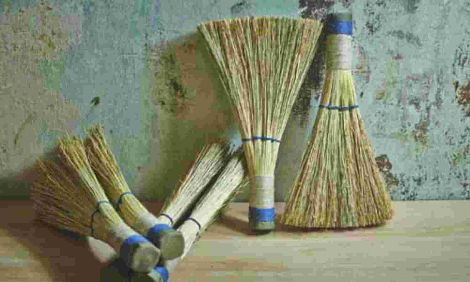 धनतेरस पर झाड़ू क्यों खरीदते हैं ?