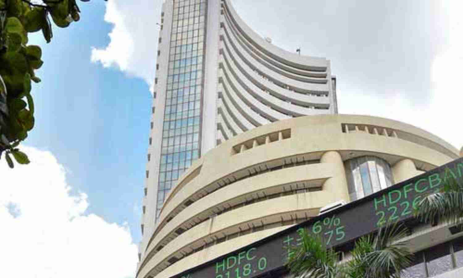 शेयर बाजार में बड़ी गिरावट, सेंसेक्स 3100 और निफ्टी 9100 के नीचे