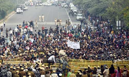 जेएनयू में फीस वृद्धि के नाम पर राजनीति