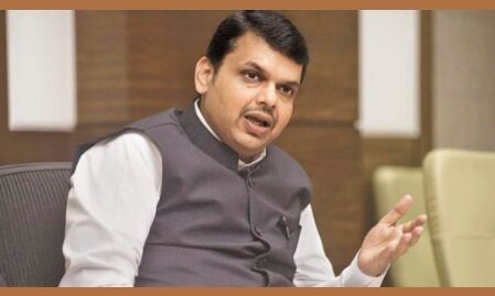 राज्यपाल कोश्यारी से मिले देवेंद्र फडणवीस, कहा - सीएम से राज्य की स्थिति की रिपोर्ट मांगें