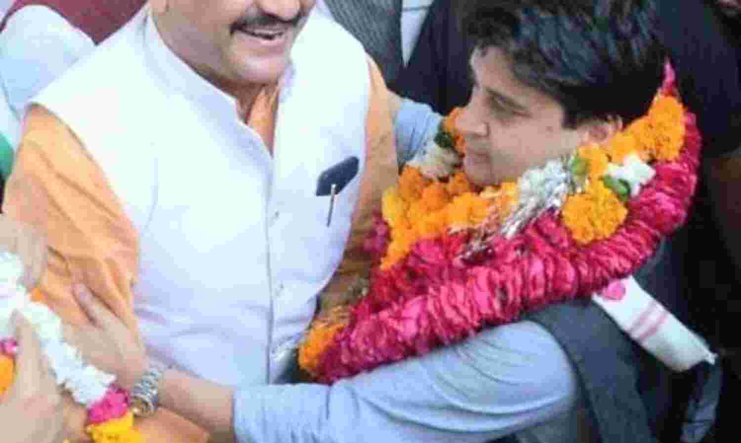 कांग्रेस नेता संजय शर्मा ने शिक्षक को भू-खण्ड बेचने के बहाने लगाई चपत, 420 का मामला दर्ज