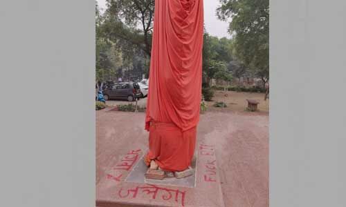 जेएनयू में खंडित की गई स्वामी विवेकानंद की प्रतिमा, लाल स्याही से बहुत ही भद्दे और निंदनीय नारे भी लिखे
