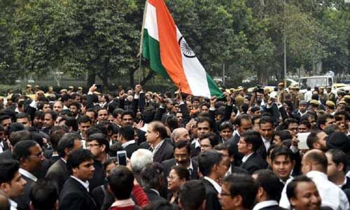 12 दिन बाद हुई हड़ताल खत्म, अब काम पर लौटेंगे दिल्ली के वकील 12 दिन बाद हुई हड़ताल खत्म, अब काम पर लौटेंगे दिल्ली के वकील