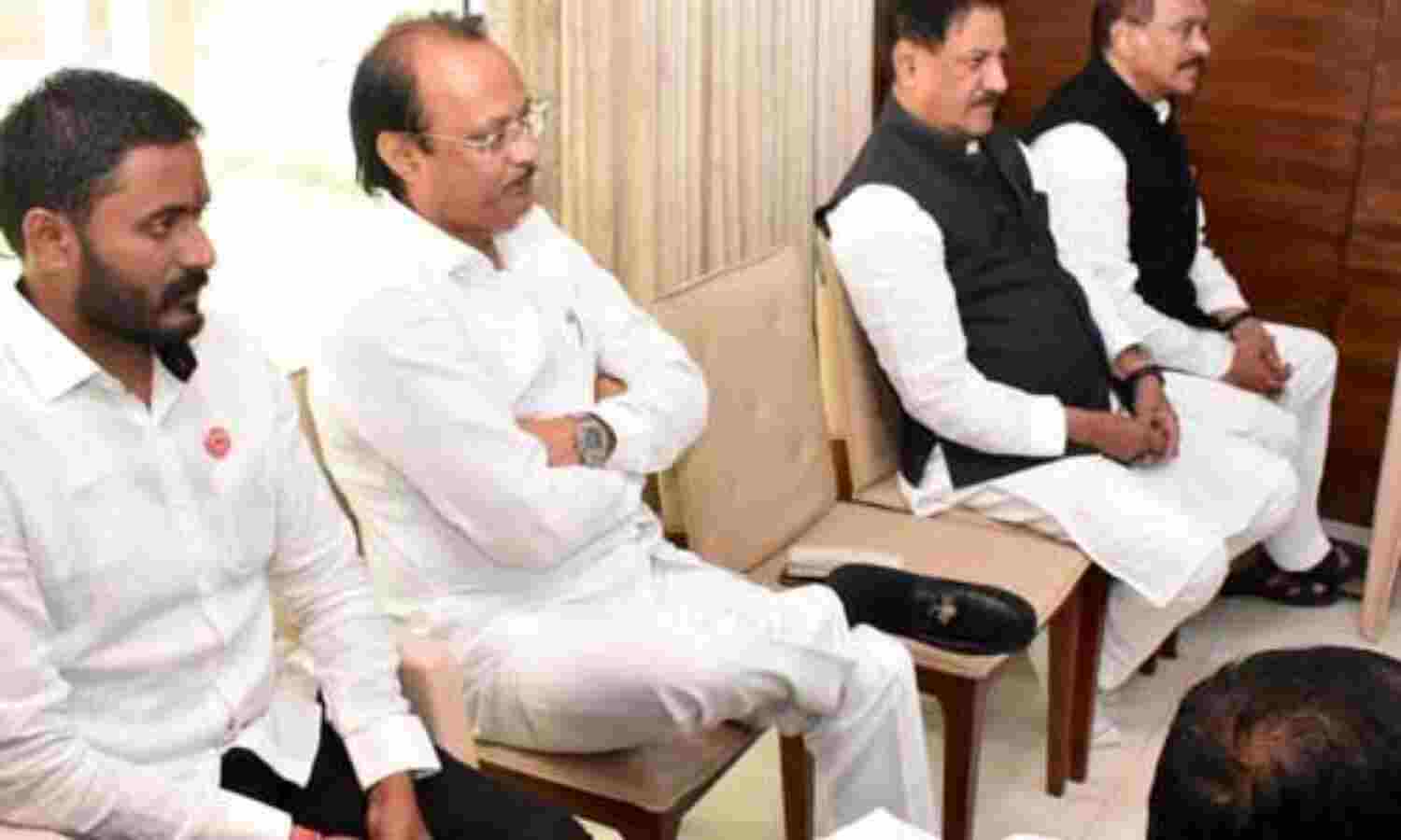 डिप्टी सीएम की शपथ लेने के बाद अजीत पवार ने कहा - सरकार बने तब किसानों की समस्या सुलझे