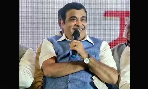नितिन गडकरी ने कहा - नेहरू, इंदिरा के राज में सिर्फ कांग्रेस नेताओं, चमचों की गरीबी दूर हुई