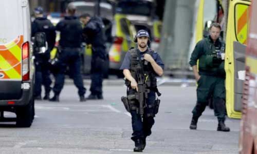 ब्रिटेन : लंदन ब्रिज के पास फायरिंग में आतंकी हमलावर को मार गिराया, दो लोगों की मौत
