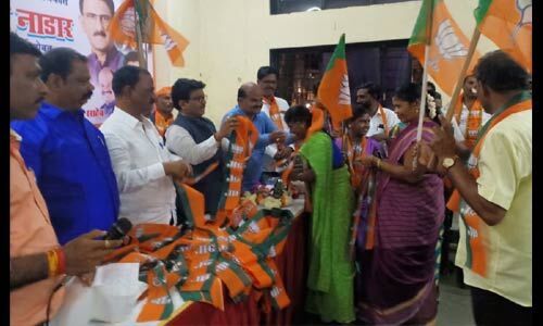 महाराष्ट्र में शिवसेना को लगा बड़ा झटका, 400 पार्टी कार्यकर्ता बीजेपी में हुए शामिल