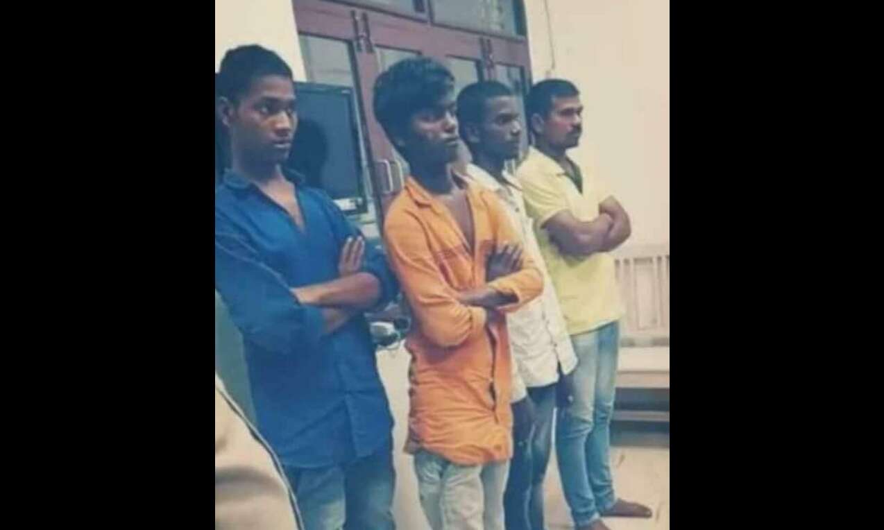 प्रियंका रेड्डी रेप केस के चारों आरोपियों की मौत, पुलिस ने किया एनकाउंटर, देखें वीडियो प्रियंका रेड्डी रेप केस के चारों आरोपियों की मौत, पुलिस ने किया एनकाउंटर, देखें वीडियो