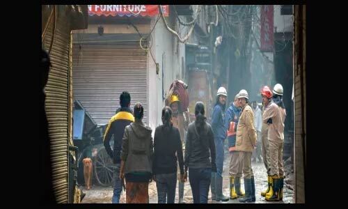 दिल्ली में अवैध तरीके चल रही है फैक्टरियां