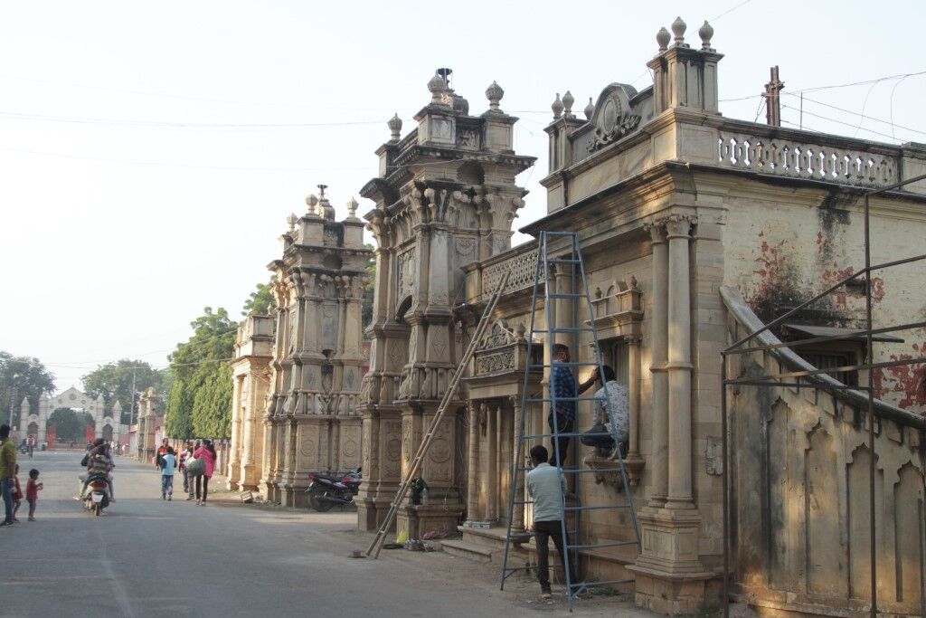 ग्वालियर मेले में स्व. माधवराव के नाम की पट्टिका टूटी, चारों ओर गंदगी का साम्राज्य, देखें दुर्दशा