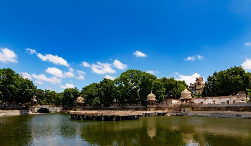 अतिक्रमण में विलुप्त हुई डेढ़ सौ साल पुरानी नदी, जयविलास परिसर से बैजाताल में होती थी समाहित