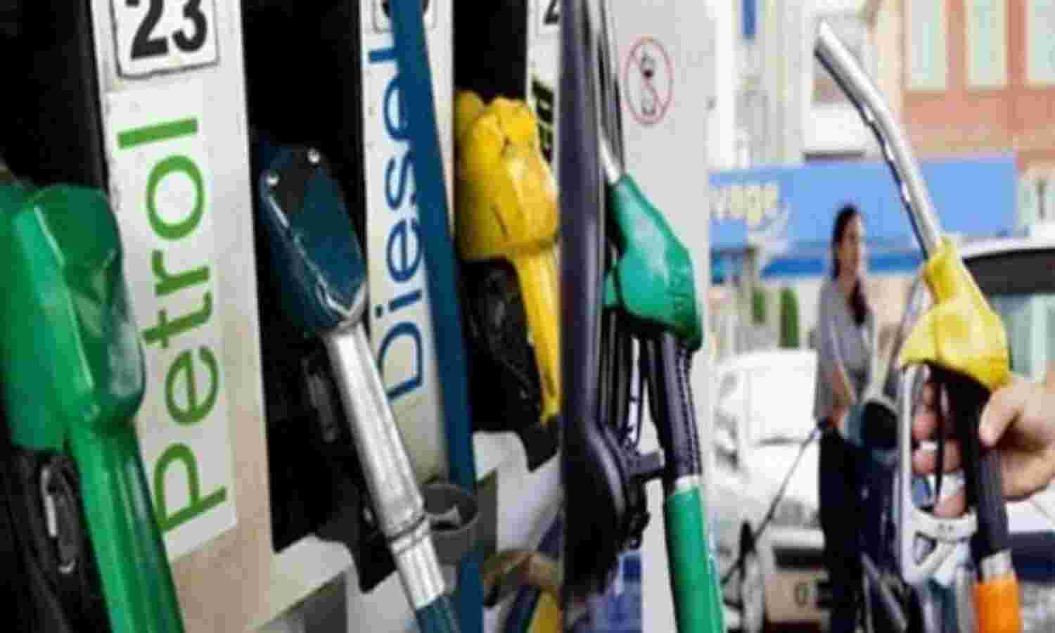 कोरोना संकट काल में पेट्रोल पर 10 और डीजल पर 13 रुपए प्रति लीटर बढ़ा टैक्स