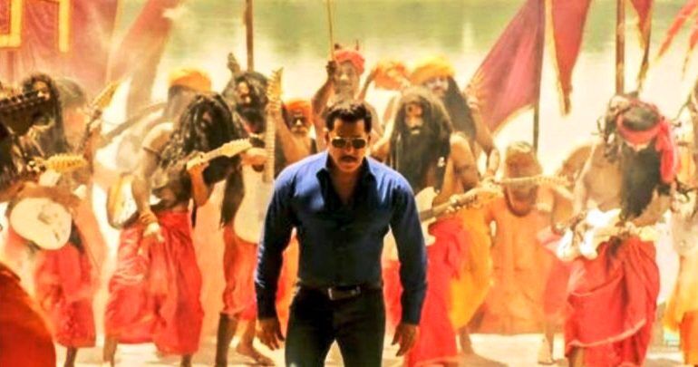 सलमान ने क्यों दिखाया साधुओं को बैक डांसर सलमान ने क्यों दिखाया साधुओं को बैक डांसर