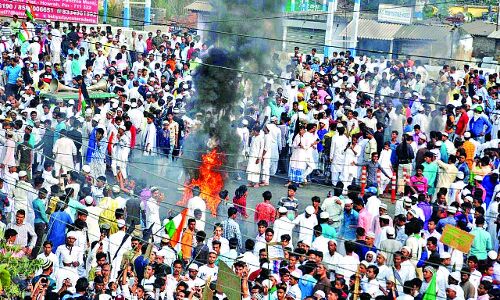 झूठ की आंच पर नफरत फैलाने की कोशिश