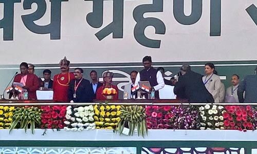 हेमंत सोरेन ने झारखंड के मुख्यमंत्री पद की ली शपथ, ममता-राहुल सहित यह नेता हुए शामिल