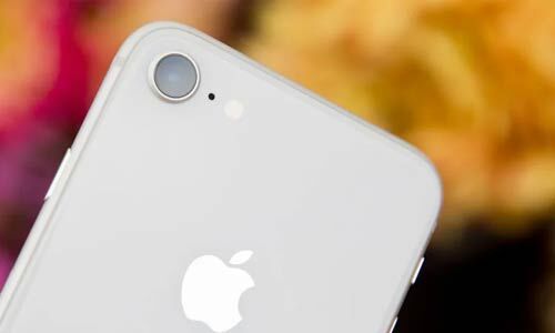 एप्पल के न्यू आईफोन की फोटो हुई लीक, जानें फीचर्स