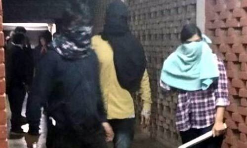 जेएनयू हिंसा में डंडे लिए दिखे नकाबपोशों की पहचान, मामला सुलझने के करीब