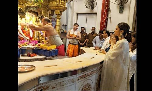फिल्म छपाक के रिलीज होने के बाद सिद्धिविनायक मंदिर पहुंचीं दीपिका पादुकोण