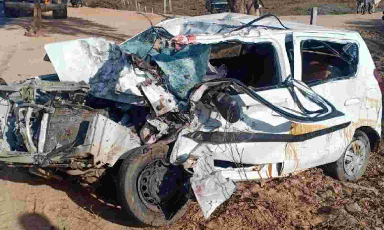 भिंड : ट्रक और कार की भिड़ंत, पांच की मौत एक घायल