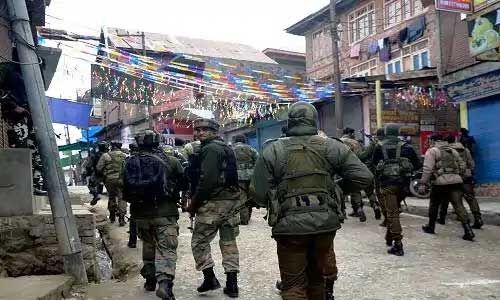 कश्मीर घाटी में सुरक्षाबलों ने 3 आतंकी किये ढ़ेर