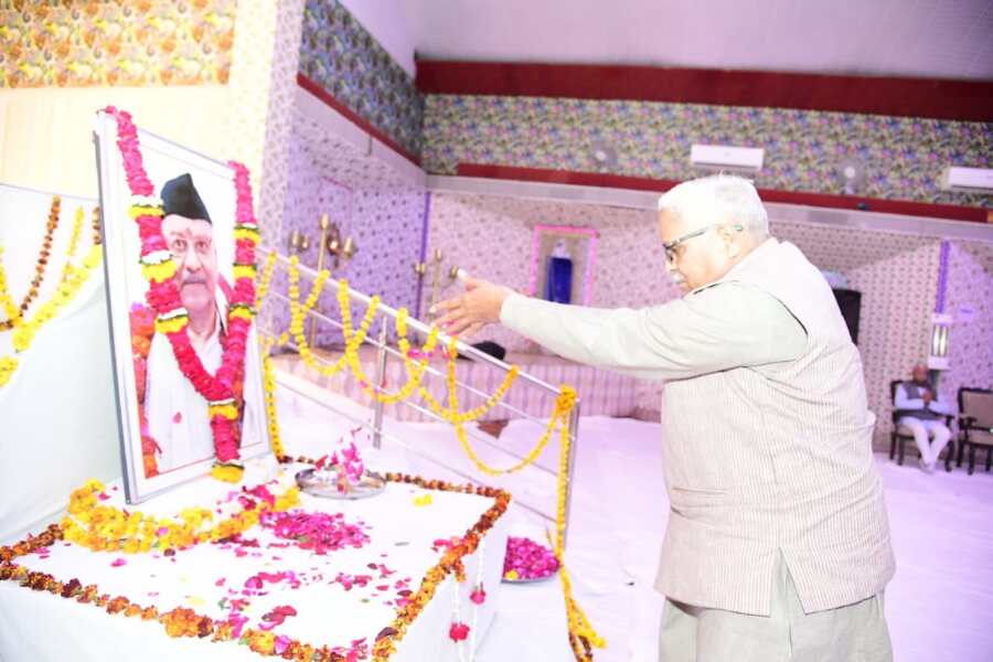 सर्वस्व समर्पण को अर्थ दिया ठाकुर साहब ने: भैया जी जोशी