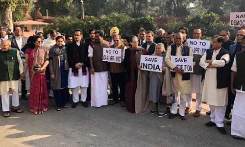 संसद की कार्यवाही शुरू होने से पहले CAA को लेकर सोनिया की अगुवाई में प्रदर्शन संसद की कार्यवाही शुरू होने से पहले CAA को लेकर सोनिया की अगुवाई में प्रदर्शन